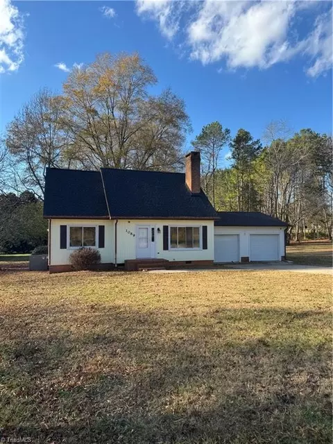 1089 Valley Dr, Graham, NC 27253