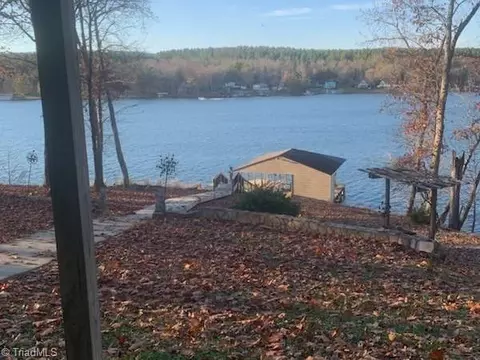146 Fairfield Rd, Mount Gilead, NC 27306