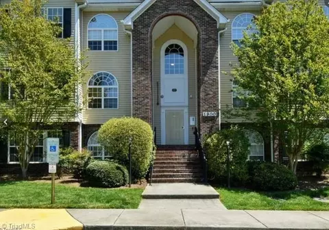 1922 Salem Bluff Dr, Winston Salem, NC 27127