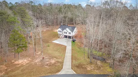 157 Midvalley Ct, Lexington, NC 27295