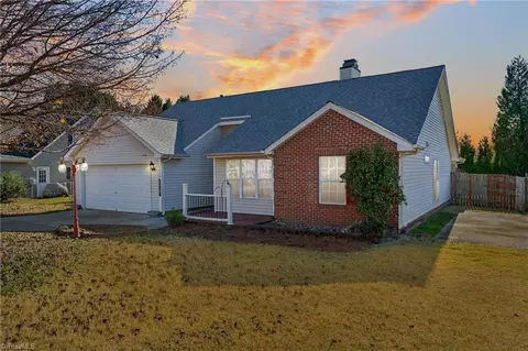 1240 Birch Hill Dr, Kernersville, NC 27284