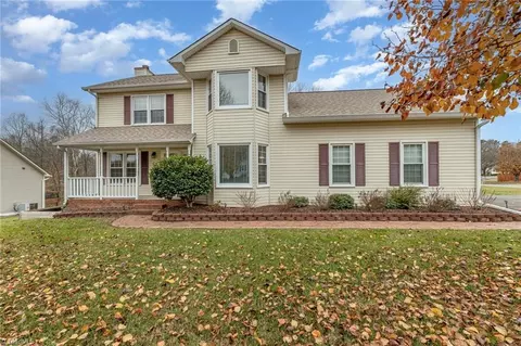 228 Creeksedge Ct, Winston Salem, NC 27105