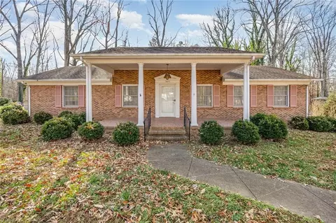 1415 Brookwood Dr, Reidsville, NC 27320