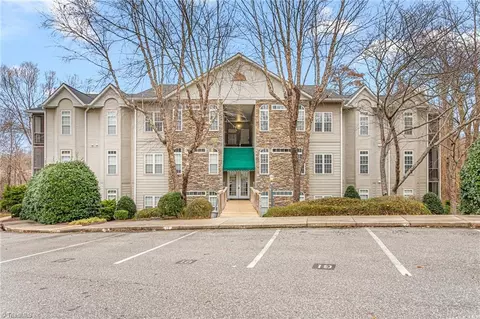 3001 Greystone Pt #J, Greensboro, NC 27410