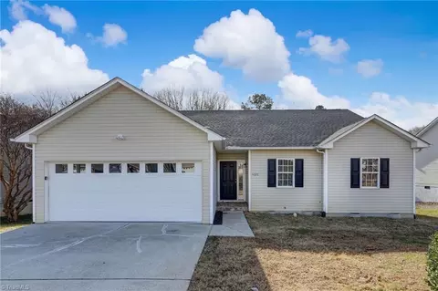 4572 Bottoms Rock Ln, Pfafftown, NC 27040
