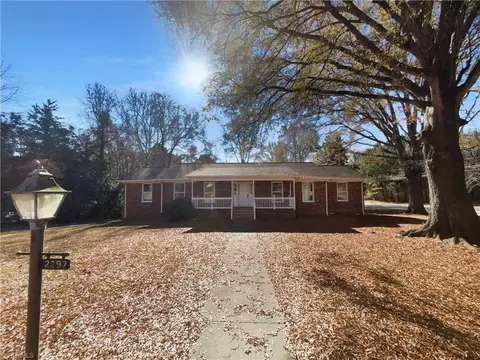 2297 Lakeview Ter, Burlington, NC 27215