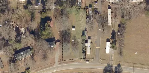 611 Grooms Rd, Reidsville, NC 27320