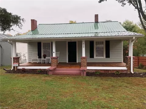818 Lebanon St W, Mount Airy, NC 27030
