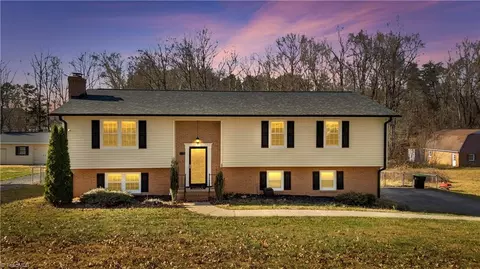 176 Farmbrooke Ln, Winston Salem, NC 27127
