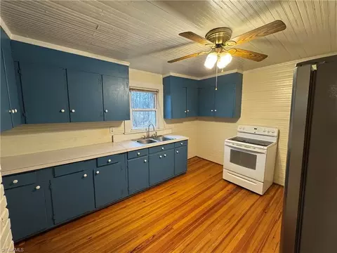 Kitchen - 1678 Pine Hall Rd, Pine Hall, NC 27042 photo 3 of 5