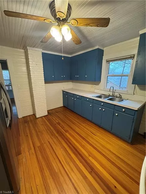 Kitchen - 1678 Pine Hall Rd, Pine Hall, NC 27042 photo 4 of 5