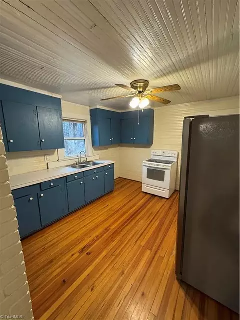 Kitchen - 1678 Pine Hall Rd, Pine Hall, NC 27042 photo 2 of 5