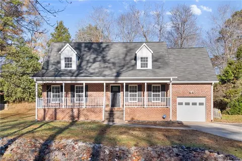6751 Fairwood Ct, Clemmons, NC 27012