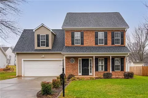 1466 Crestlawn Trl, Pfafftown, NC 27040