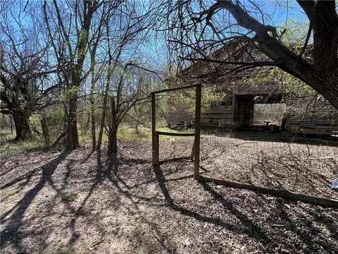 00 Nature Ln, Eden, NC 27288