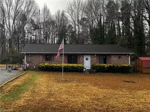 3993 3997 Valley Dr, Sophia, NC 27350
