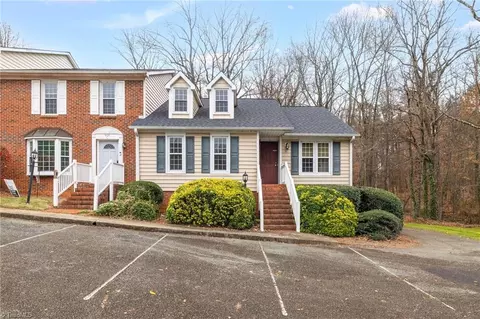 905 Park Place Dr #D, Kernersville, NC 27284
