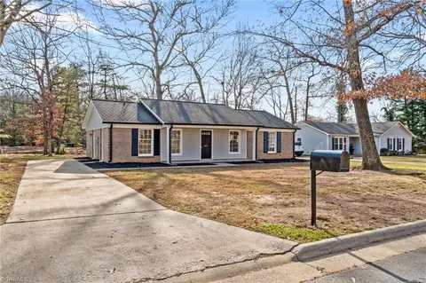 4811 Chaucer Dr, Greensboro, NC 27407