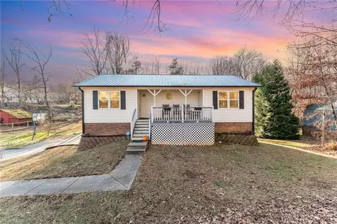 7113 River Rd N, Oak Ridge, NC 27310