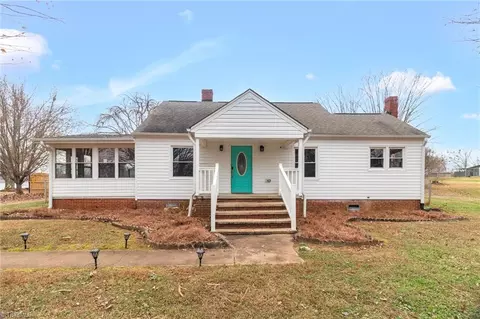 2552 S Old Us Highway 52, Pilot Mountain, NC 27041