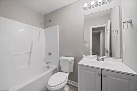 Bath - 1109 Terrell Dr, High Point, NC 27262 photo 3 of 4