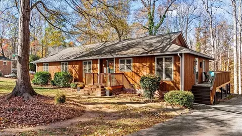 303 Northridge Rd, Jamestown, NC 27282