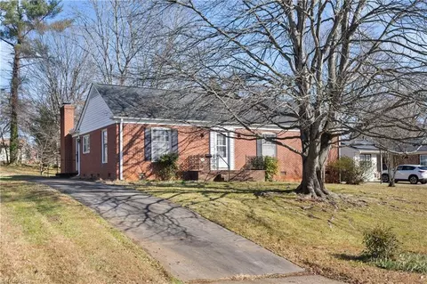 137 Flintfield Dr, Winston Salem, NC 27103