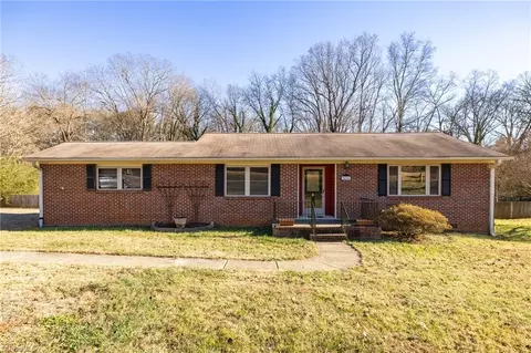 5424 Skylark Rd, Pfafftown, NC 27040