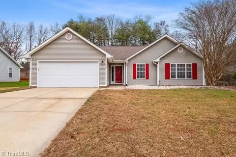 6892 Ironwood Cir, Greensboro, NC 27410