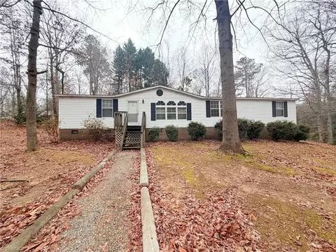 4939 Nature Ln, Haw River, NC 27258