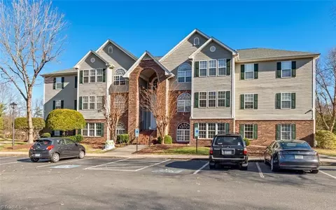 523 Scholastic Ct, Winston Salem, NC 27106