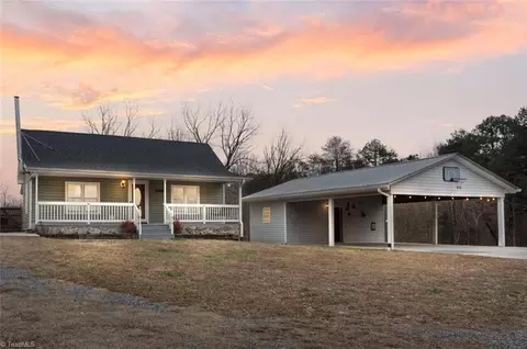 138 Durham Ln, Mount Airy, NC 27030