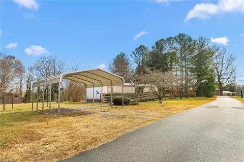 132 Friendly Rd, Thomasville, NC 27360