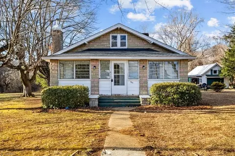 7511 Greenlawn Dr, Summerfield, NC 27358