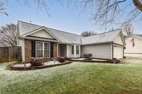 8 Broadleaf Ct, Summerfield, NC 27358