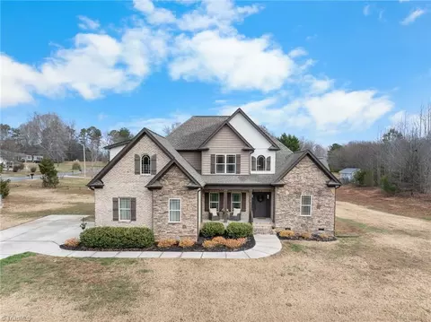 119 White Oak Ct, Lexington, NC 27295