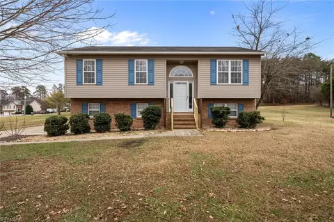 120 Rockwell Place Ct, Tobaccoville, NC 27050