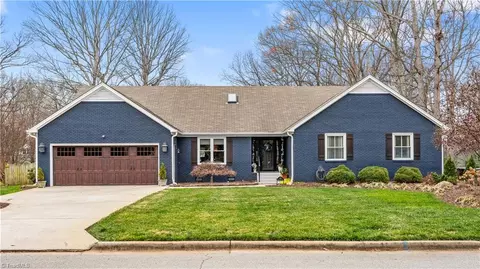 1201 Double Oaks Rd, Greensboro, NC 27410