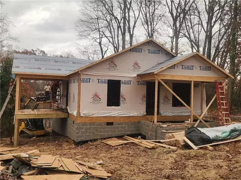 1515 Shamrock Rd, Asheboro, NC 27205