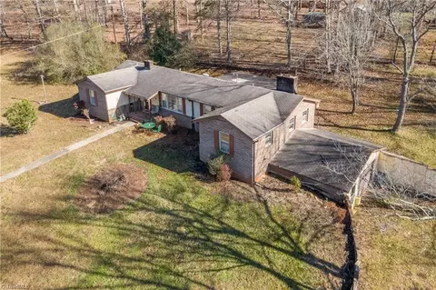 5102 Vogler Rd, Pfafftown, NC 27040