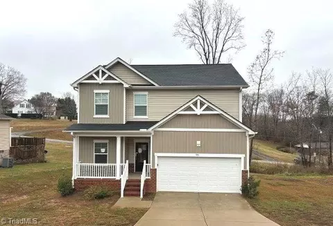 586 NE 30th Avenue Cir, Hickory, NC 28601