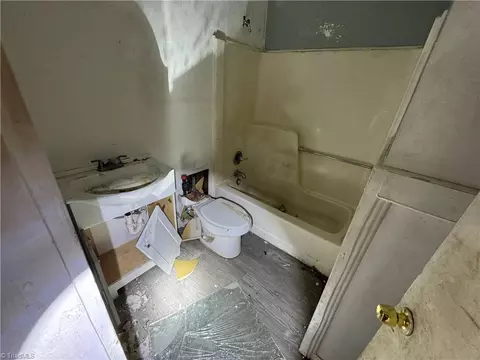 Bath - 1102 Campbell St, High Point, NC 27262 photo 3 of 3