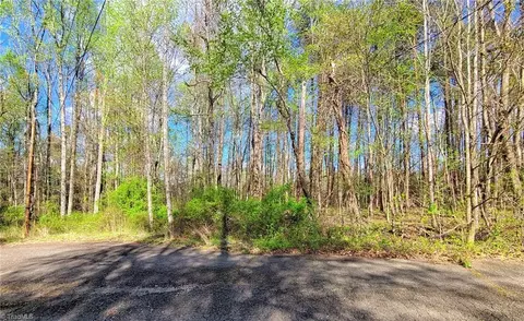 5091 Donna Marie Ct, Walkertown, NC 27051