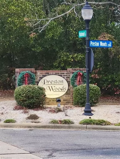 2700 Preston Woods Ln #9, Fayetteville, NC 28304
