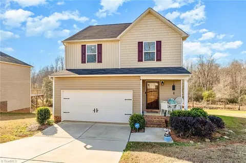 1377 Robins Nest Dr, Asheboro, NC 27203