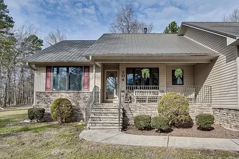 104 Willowbrook Dr, Thomasville, NC 27360
