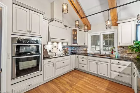 Kitchen - 8905 Milestone Pt, Clemmons, NC 27012 photo 3 of 5