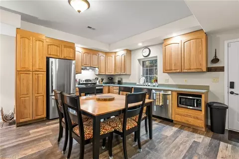 Kitchen - 8905 Milestone Pt, Clemmons, NC 27012 photo 5 of 5