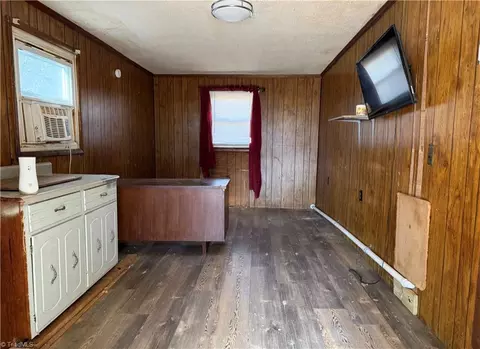 Living - 147 Wright St, Ramseur, NC 27316 photo 6 of 6
