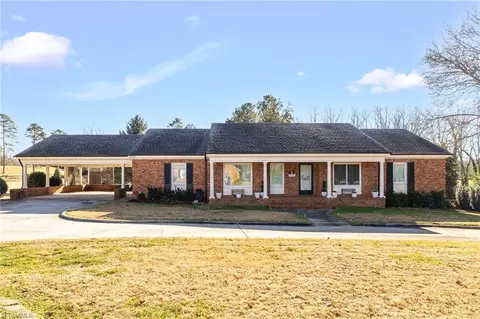 4 Chesterfield Ct, Greensboro, NC 27410